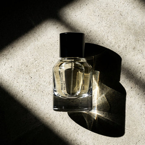 Mole•cu•lar Velvet Eau de Parfum - apple cashmeran floral - Parfums Eau Eau